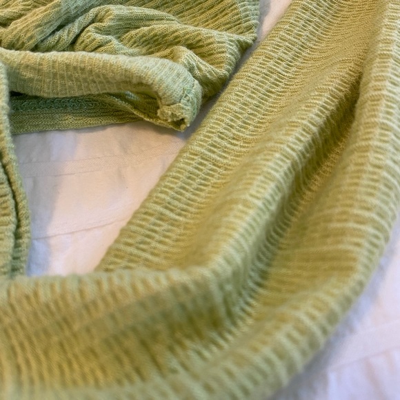 Light green long sleeve crop top - Picture 2 of 2